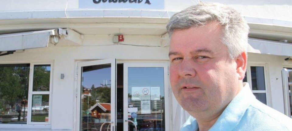 Er va uning dugonasi kafeda xotinini sikishdi Bir yigit va uch qiz porno video