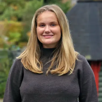Frøya Skjold Sjursæther