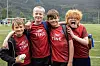 Tine fotballskule i Eikelandsfjorden IL.
Treneren sa at de var ok å ta bilde av, og guttene sa selv at det gikk greit for foreldrene deres.